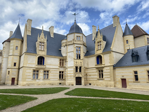 Chateau de Ainay le Vieil